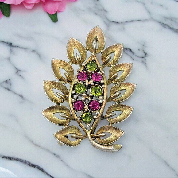 Elegant Estate Brooch Leaf Sprig Summer Pink Green Colorful Gold Tone Jewel Pin - Picture 1 of 9